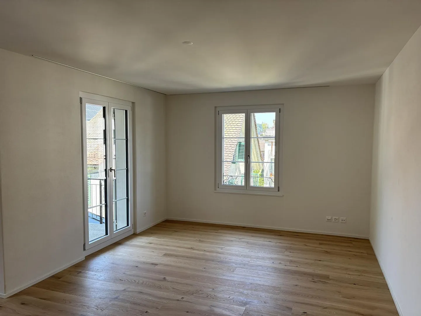 Freshly renovated 4.5-room apartment - Photo 2 of 5