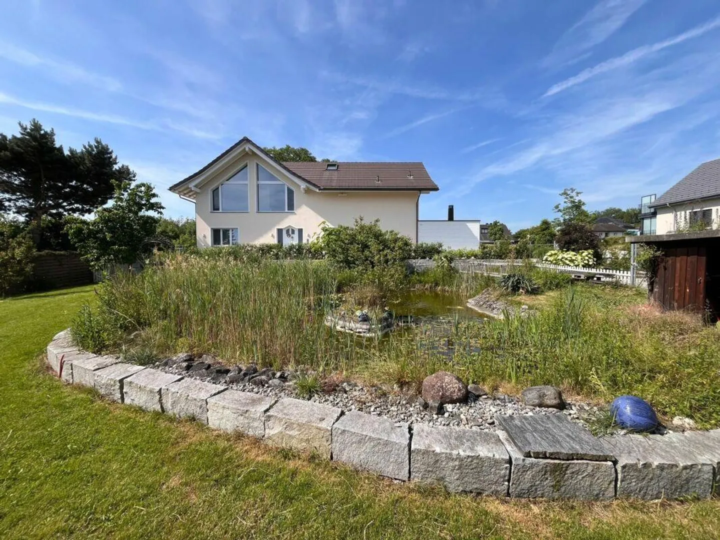 Proprietà unica con grande giardino - Foto 16 di 18