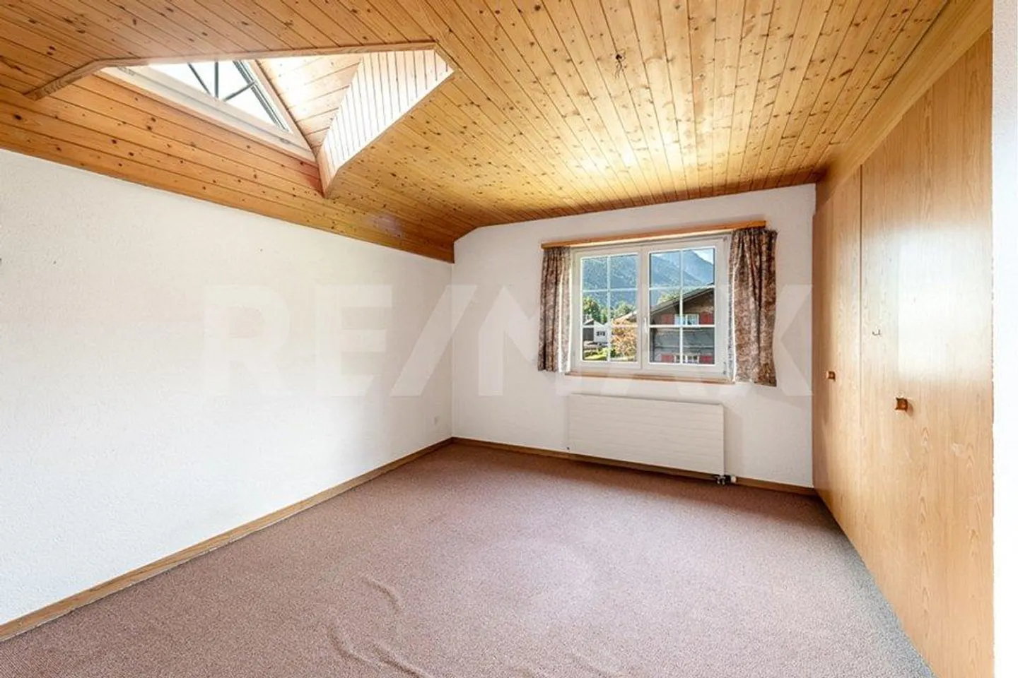 6½-Room Single-Family House with Generous Plot - Photo 12 of 13