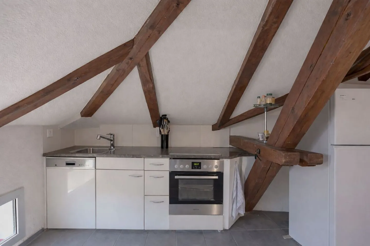 4-family apartment building with 5.3% gross yield in a central location - Photo 8 of 13