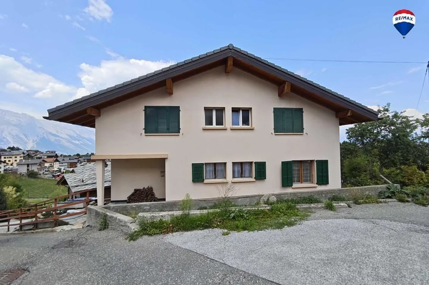 Appartamento di 4 stanze incluso box garage. - Foto 1 di 13