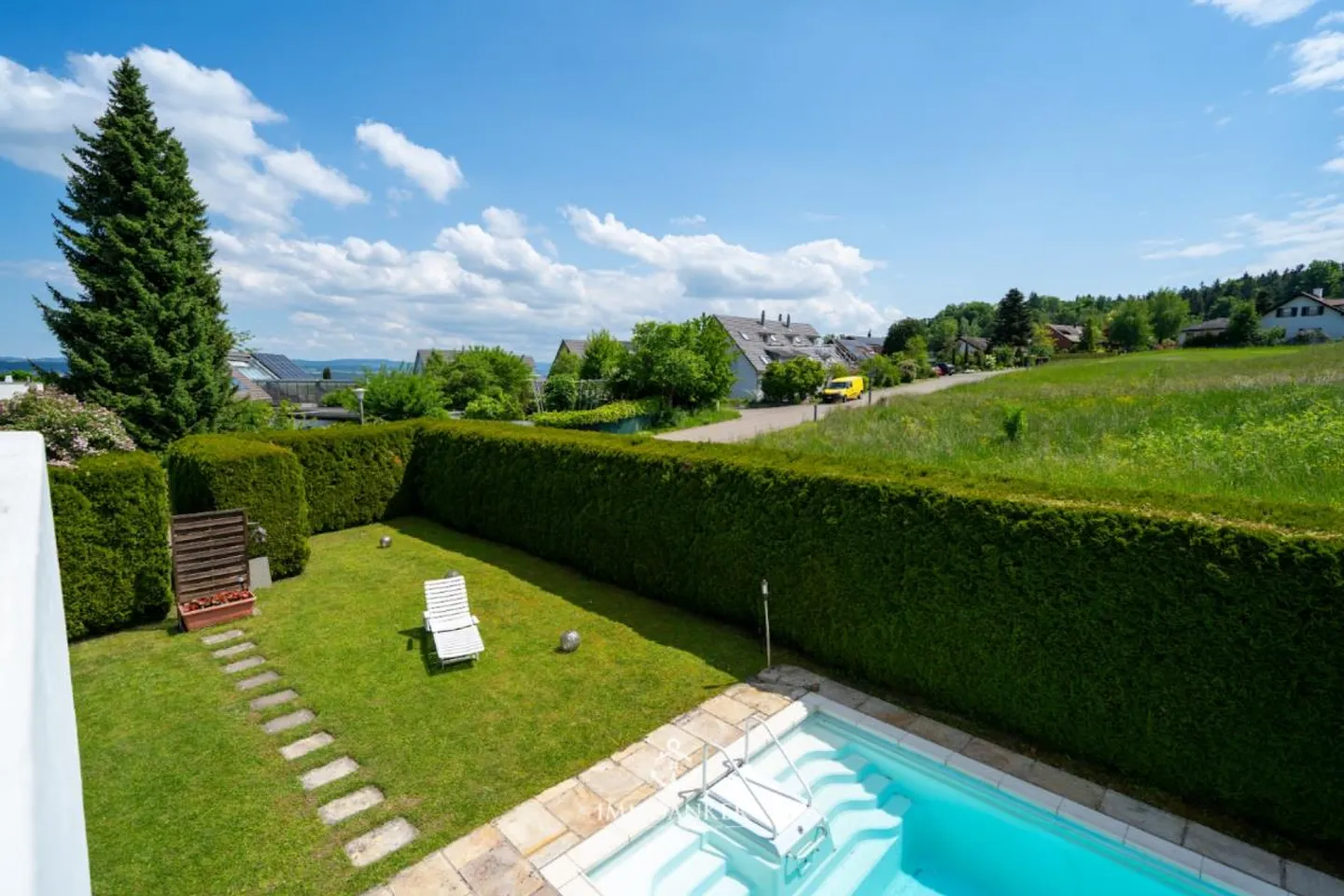 Private Poolvilla mit Einliegerwohnung - Ihr Rückzugsort in Fällanden - Foto 4 von 13