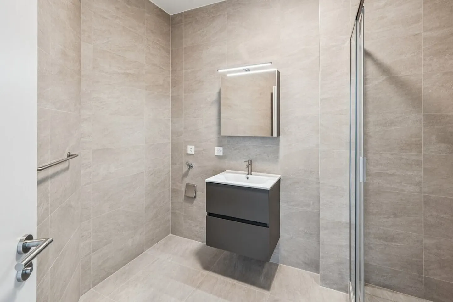 New residential building in a sought-after area of Geneva! - Photo 8 of 9