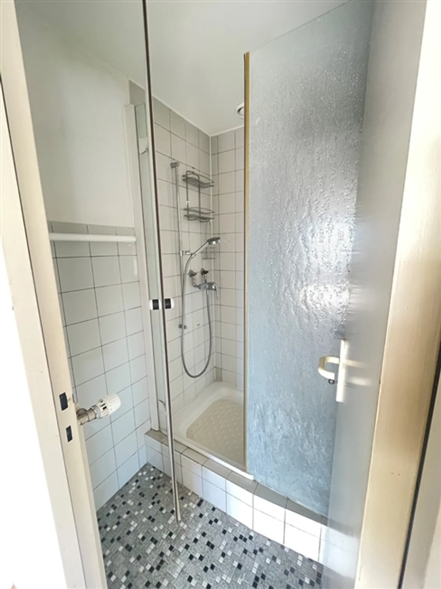 Appartement attrayant de 6,5 pièces (6ème étage) avec vue dégagée à Therwil - Photo 8 sur 16