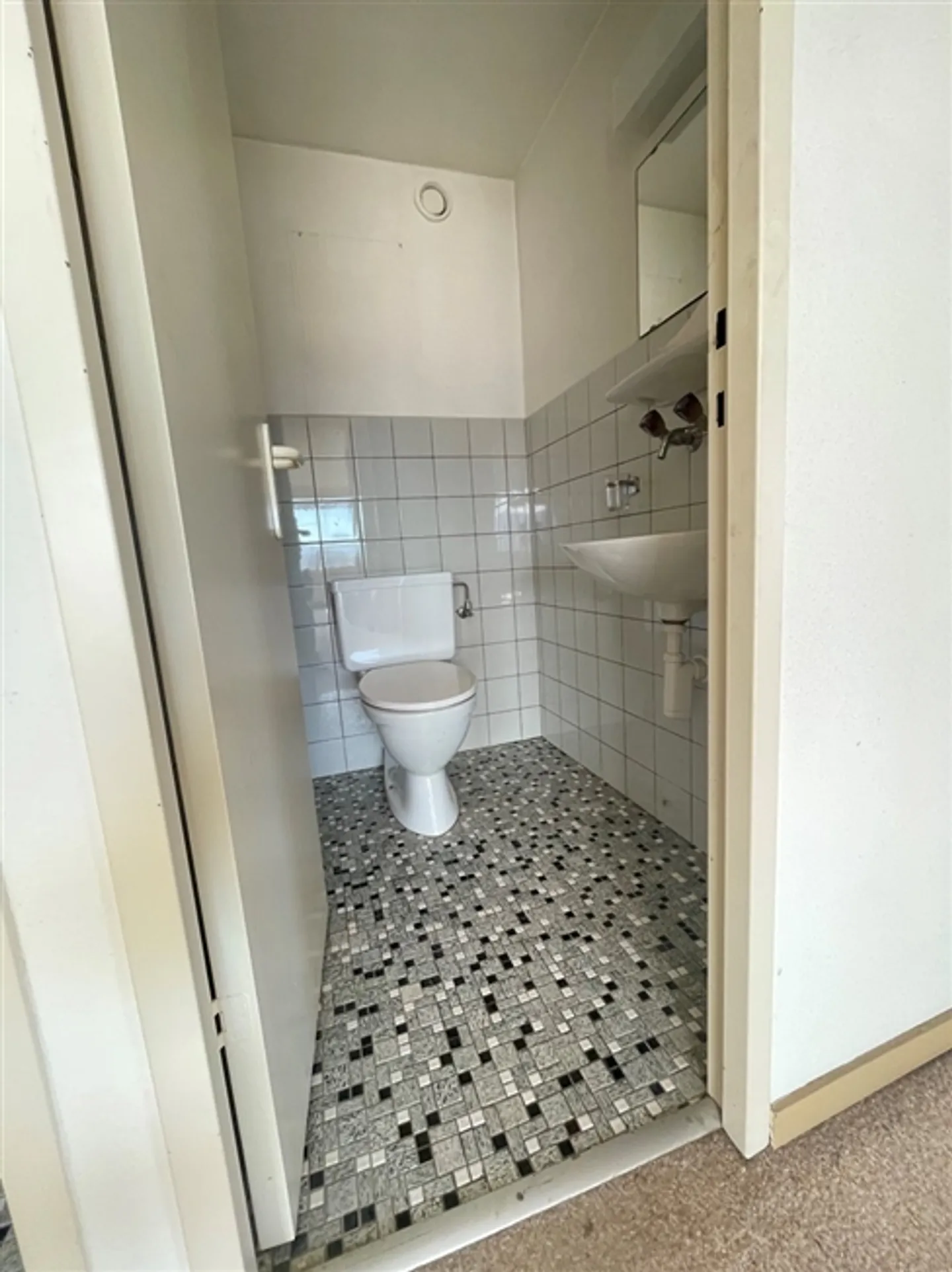 Appartement attrayant de 6,5 pièces (6ème étage) avec vue dégagée à Therwil - Photo 9 sur 16