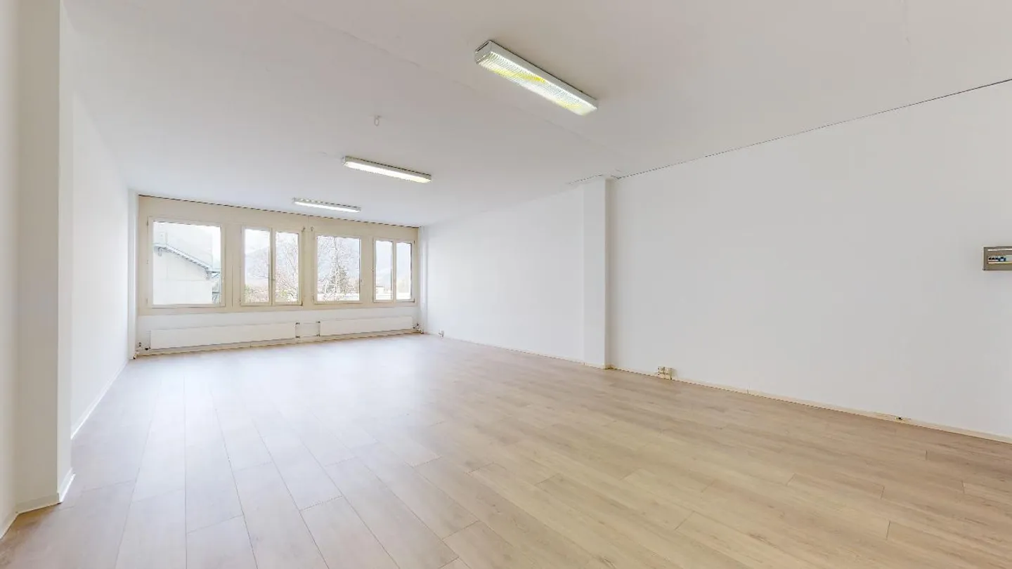 Ufficio luminoso e versatile di 68 m2  Quartino - Foto 1 di 11