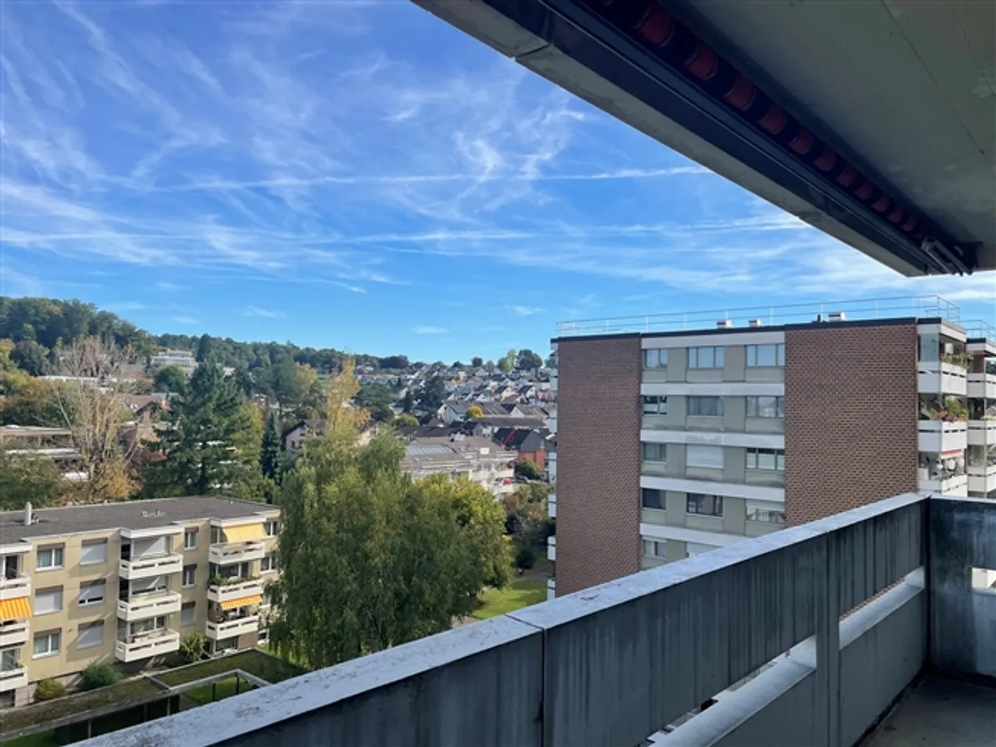 Appartement attrayant de 6,5 pièces (6ème étage) avec vue dégagée à Therwil - Photo 14 sur 16