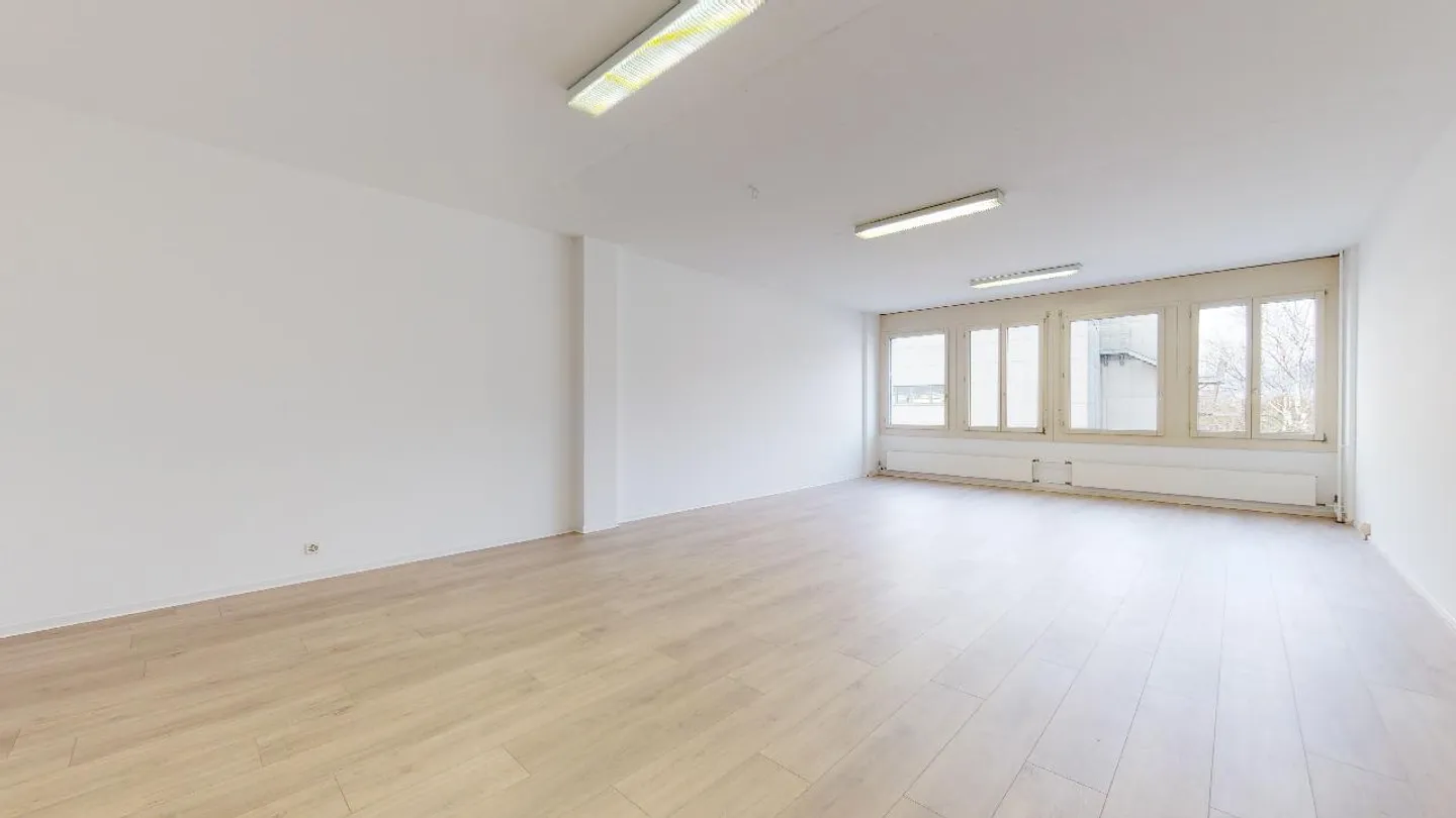 Ufficio luminoso e versatile di 68 m2  Quartino - Foto 3 di 11