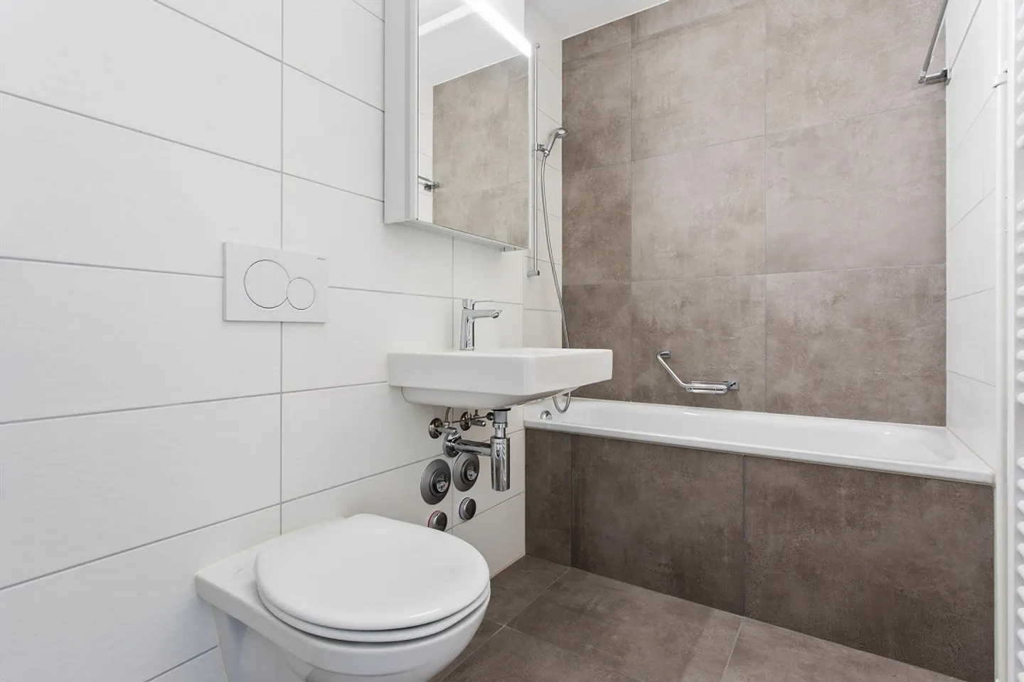 Spacious 2-room apartment in Fribourg! - Photo 3 of 4