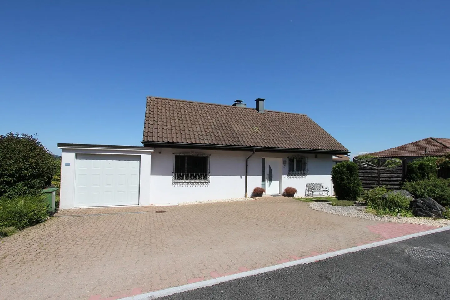 Attractive 5½-room single-family house with garage and beautiful mountain view - RESERVED - Photo 3 of 13