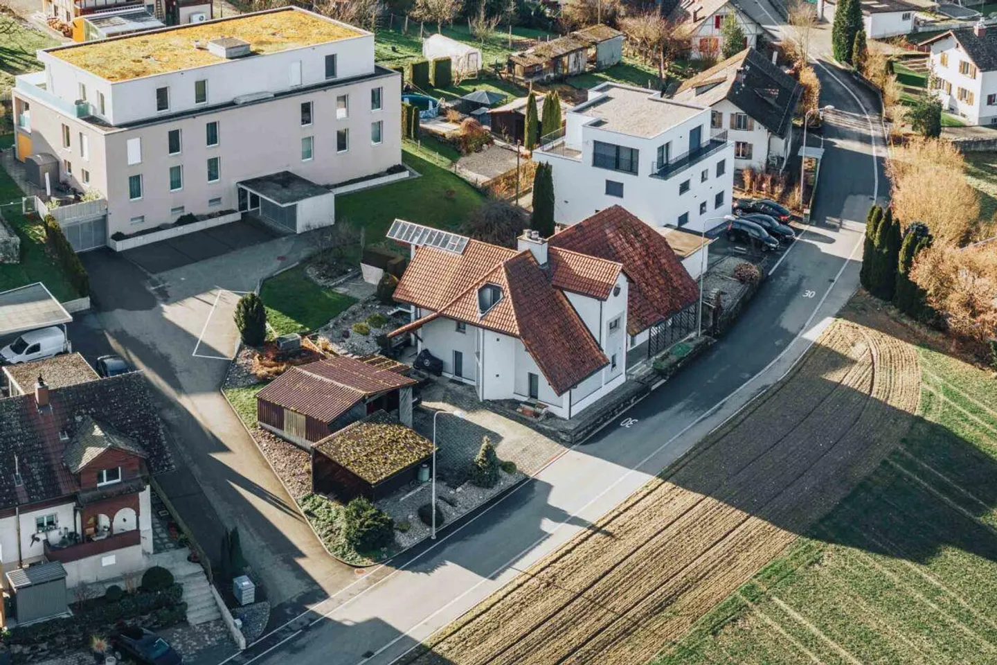 Casa bifamiliare attraente con due appartamenti - Foto 2 di 13