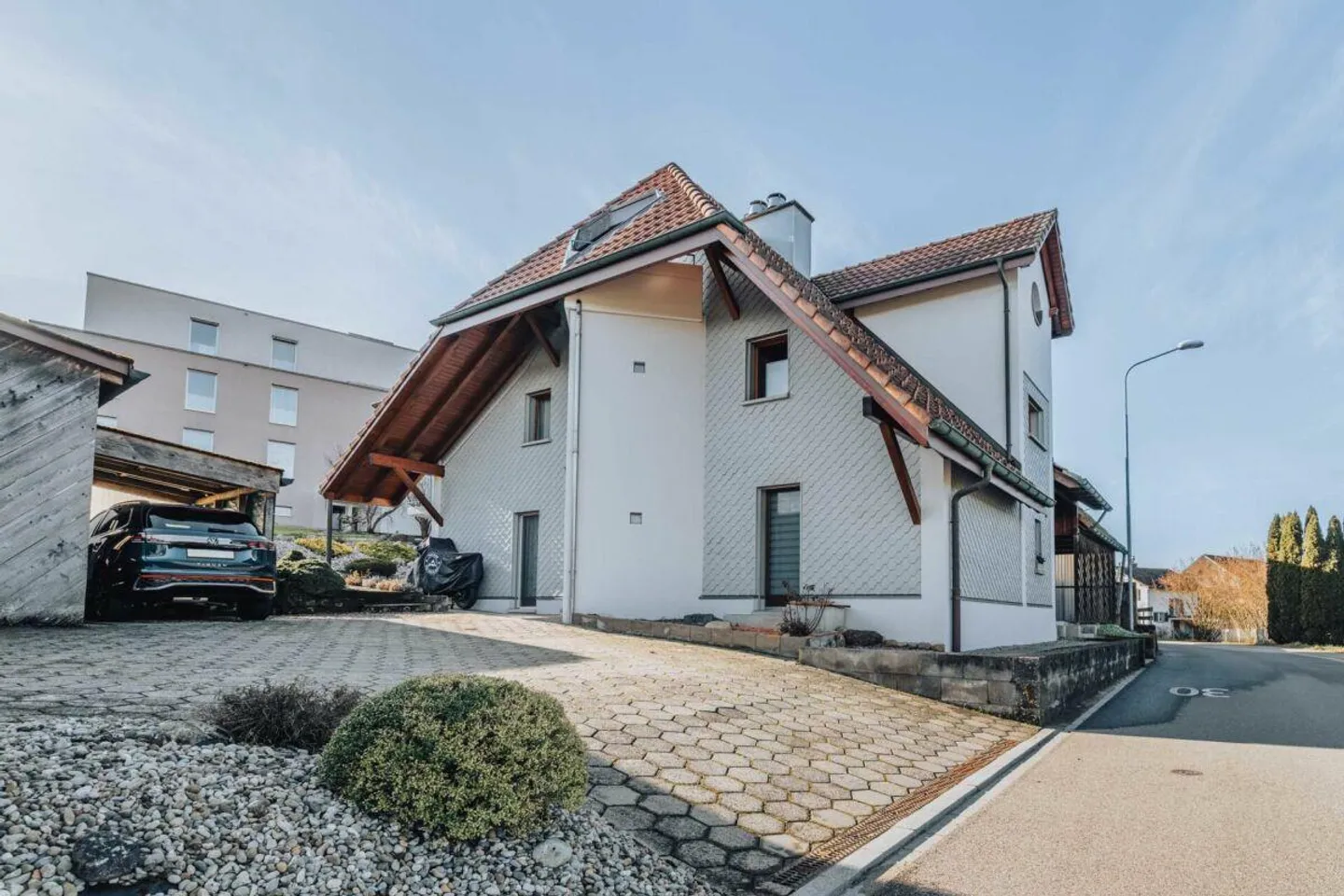 Casa bifamiliare attraente con due appartamenti - Foto 3 di 13