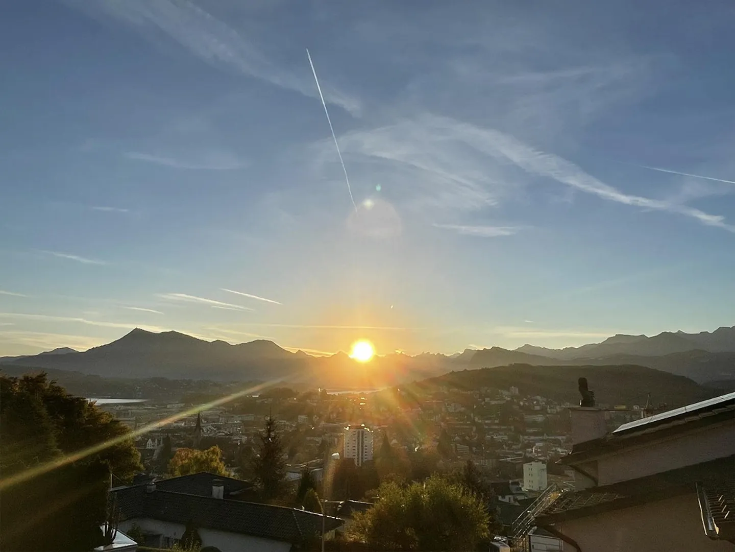 Edificio residenziale con vista sul lago, sulla città e sulle montagne a Dattenberg - Foto 1 di 12