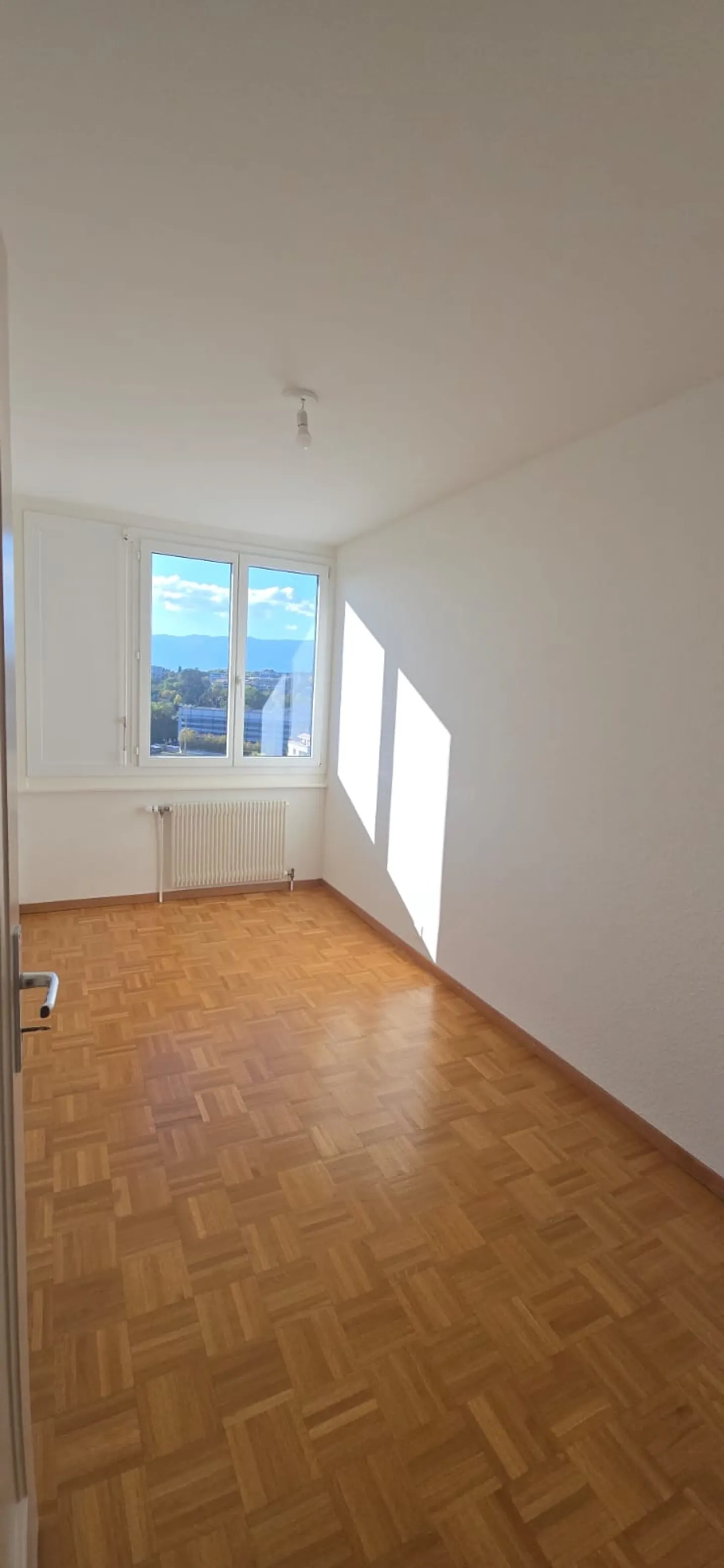 MH Reloc presents a magnificent 5-room apartment close to international organizations - Photo 6 of 8
