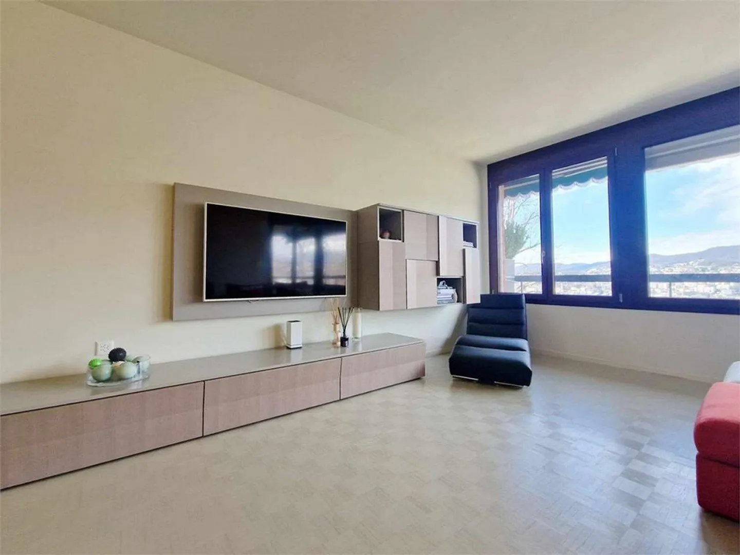 Splendido appartamento panoramico con piscina - Foto 2 di 8