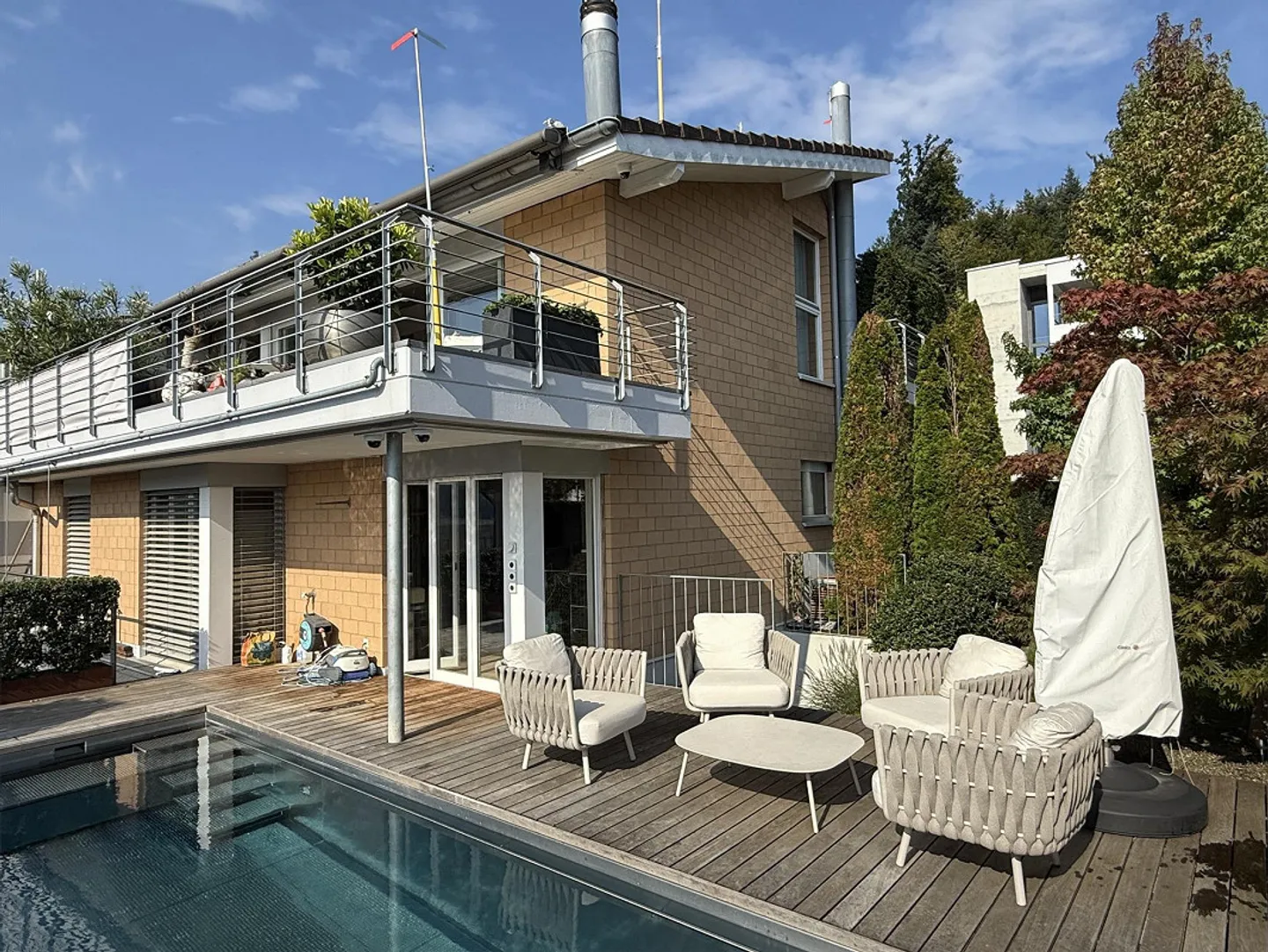 Edificio residenziale con vista sul lago, sulla città e sulle montagne a Dattenberg - Foto 2 di 12