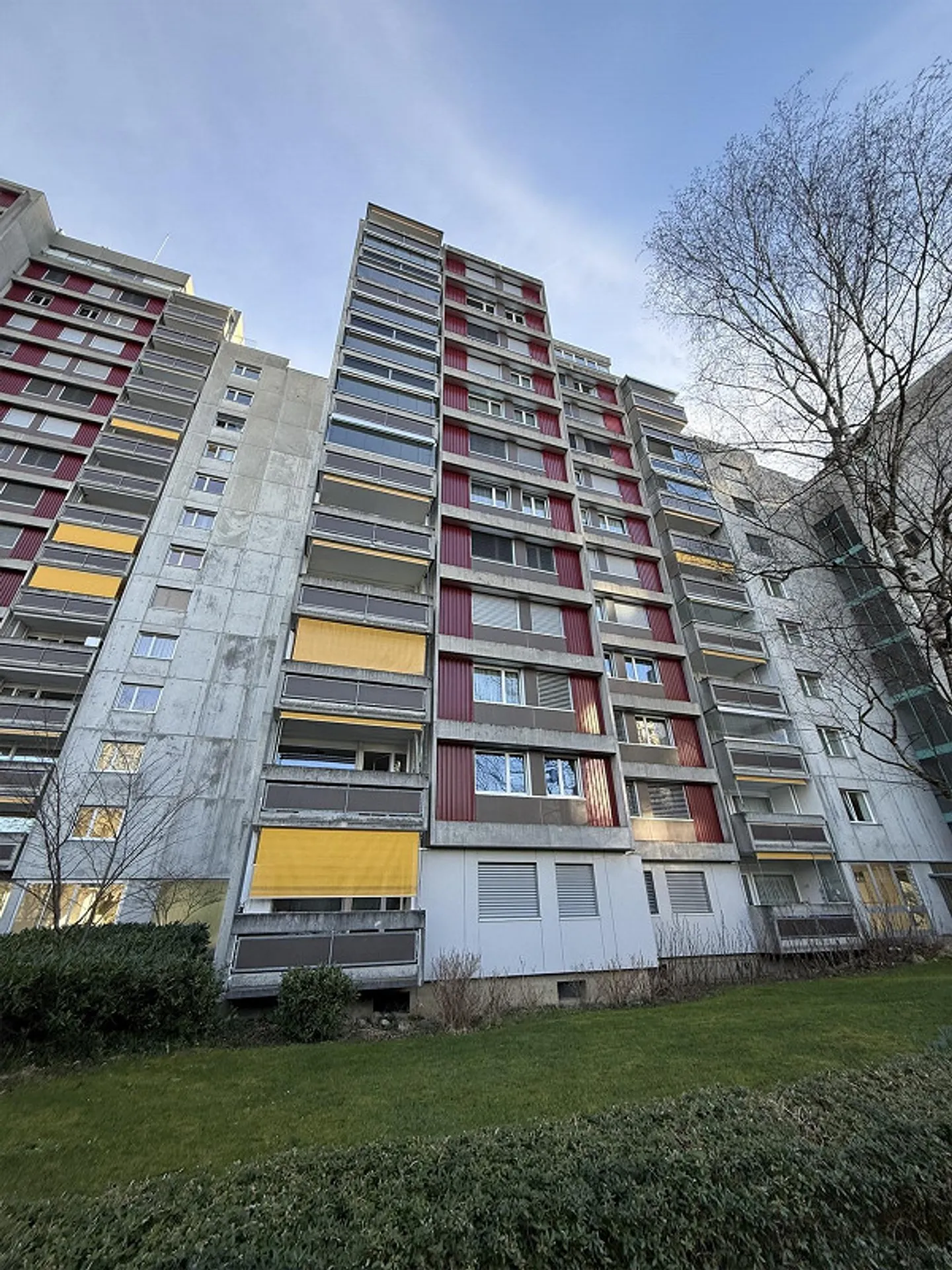 Great 3.5-room apartment with balcony + private parking space in Bern-Wittigkofen - Photo 2 of 15