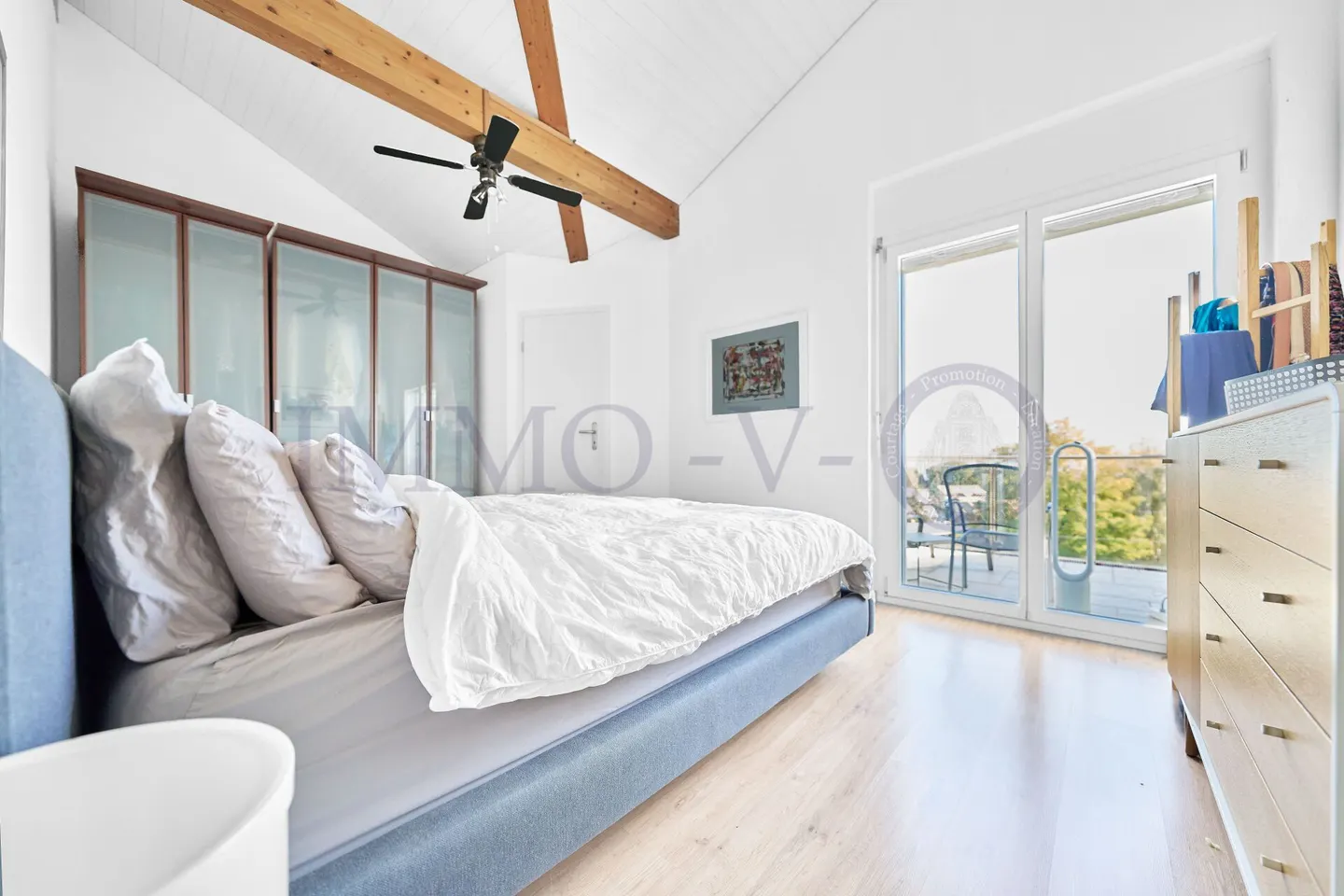 LUXURY STANDING WITH LARGE GARDEN AND LAKE VIEW - Photo 9 of 18