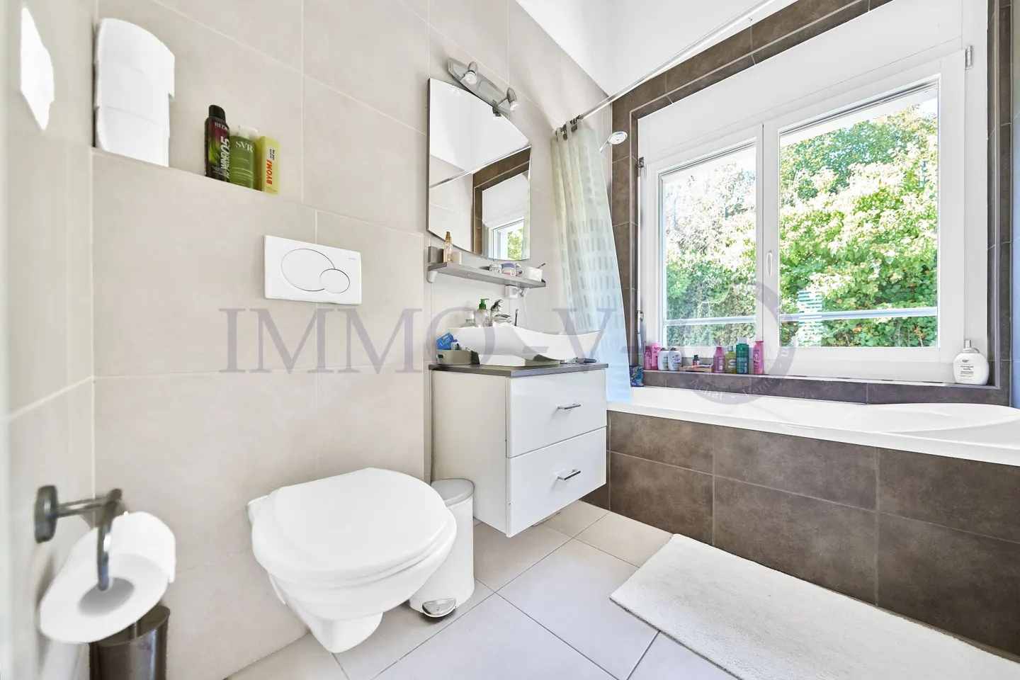 LUXURY STANDING WITH LARGE GARDEN AND LAKE VIEW - Photo 15 of 18