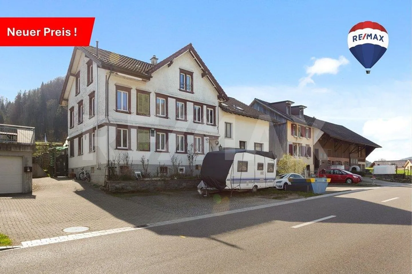 Maison jumelée de 9 pièces avec beaucoup de potentiel, beau jardin à un prix imbattable ! - Photo 1 sur 10