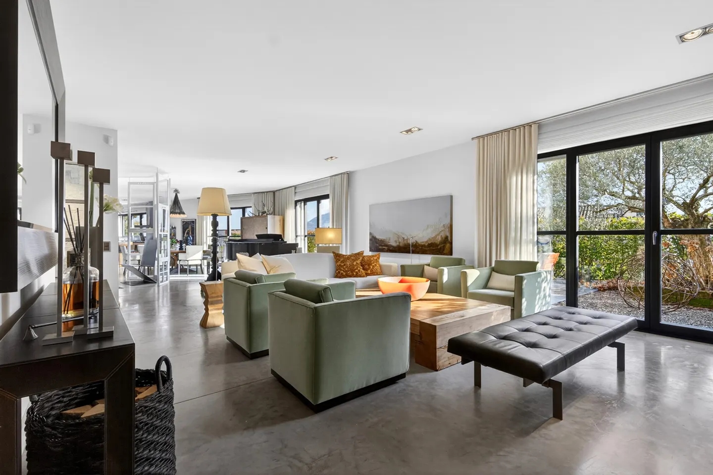 Luxury Villa with Stunning Views - Photo 6 of 12
