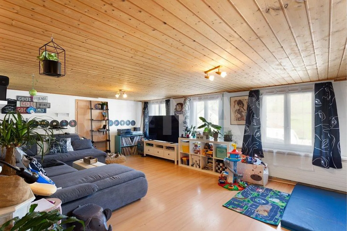 Maison jumelée de 9 pièces avec beaucoup de potentiel, beau jardin à un prix imbattable ! - Photo 4 sur 10