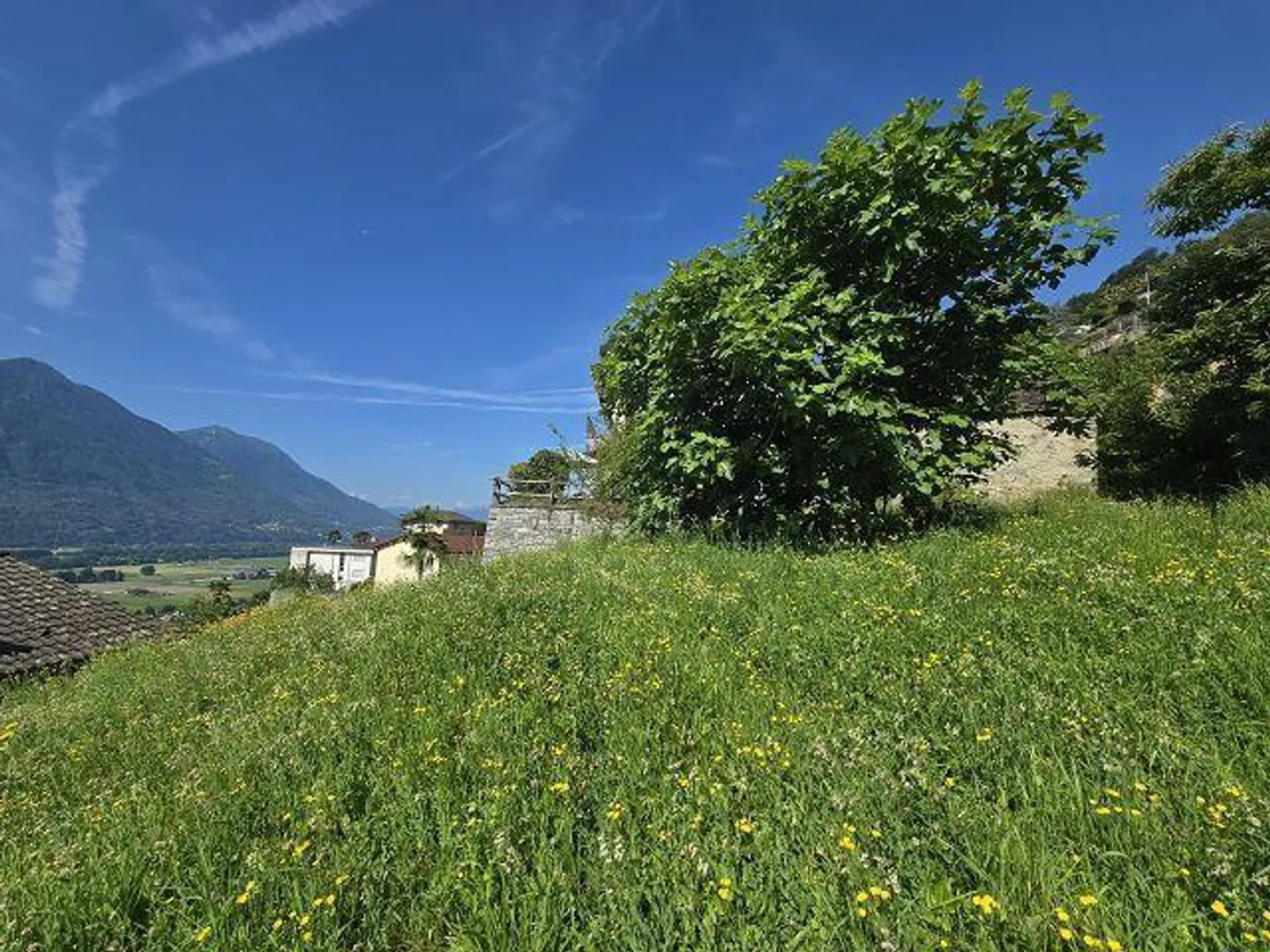 Terreno edificabile R2 di 1377 m2 molto soleggiata, tranquilla, bel... - Foto 3 di 14