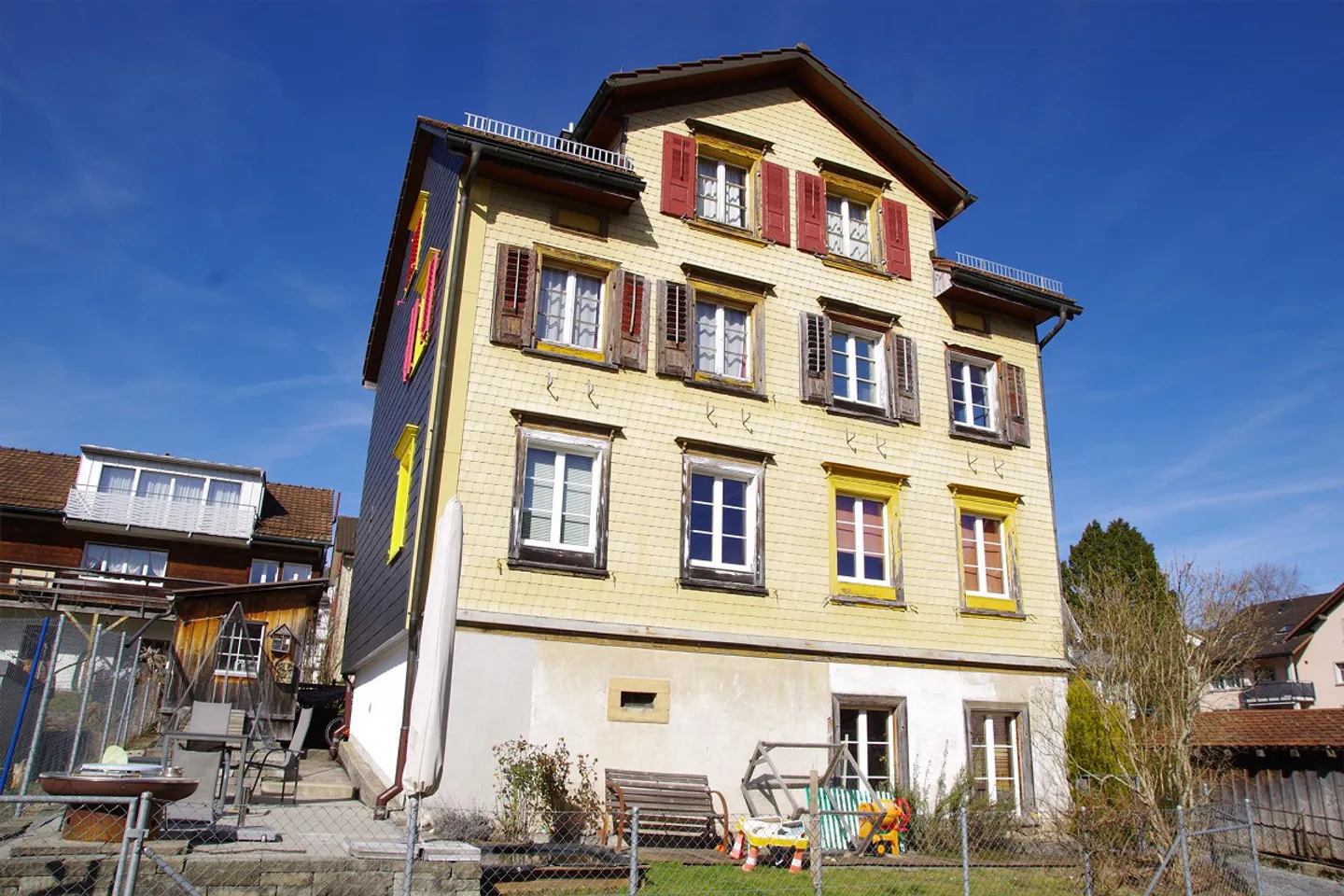 Grande Casa Unifamiliare in Posizione Centrale - Foto 1 di 4