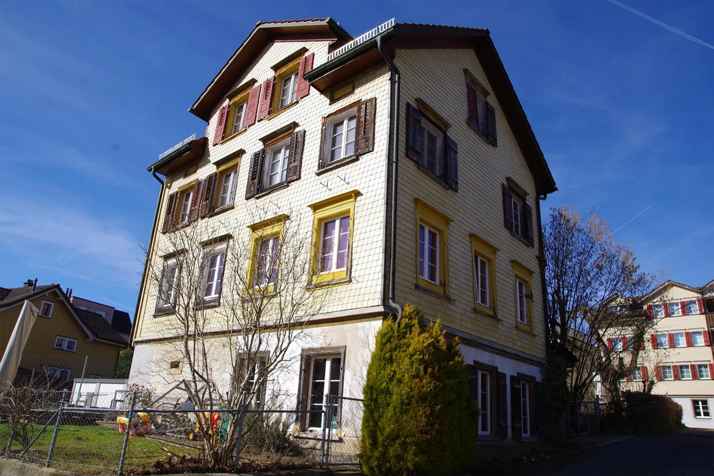 Grande Casa Unifamiliare in Posizione Centrale - Foto 2 di 4