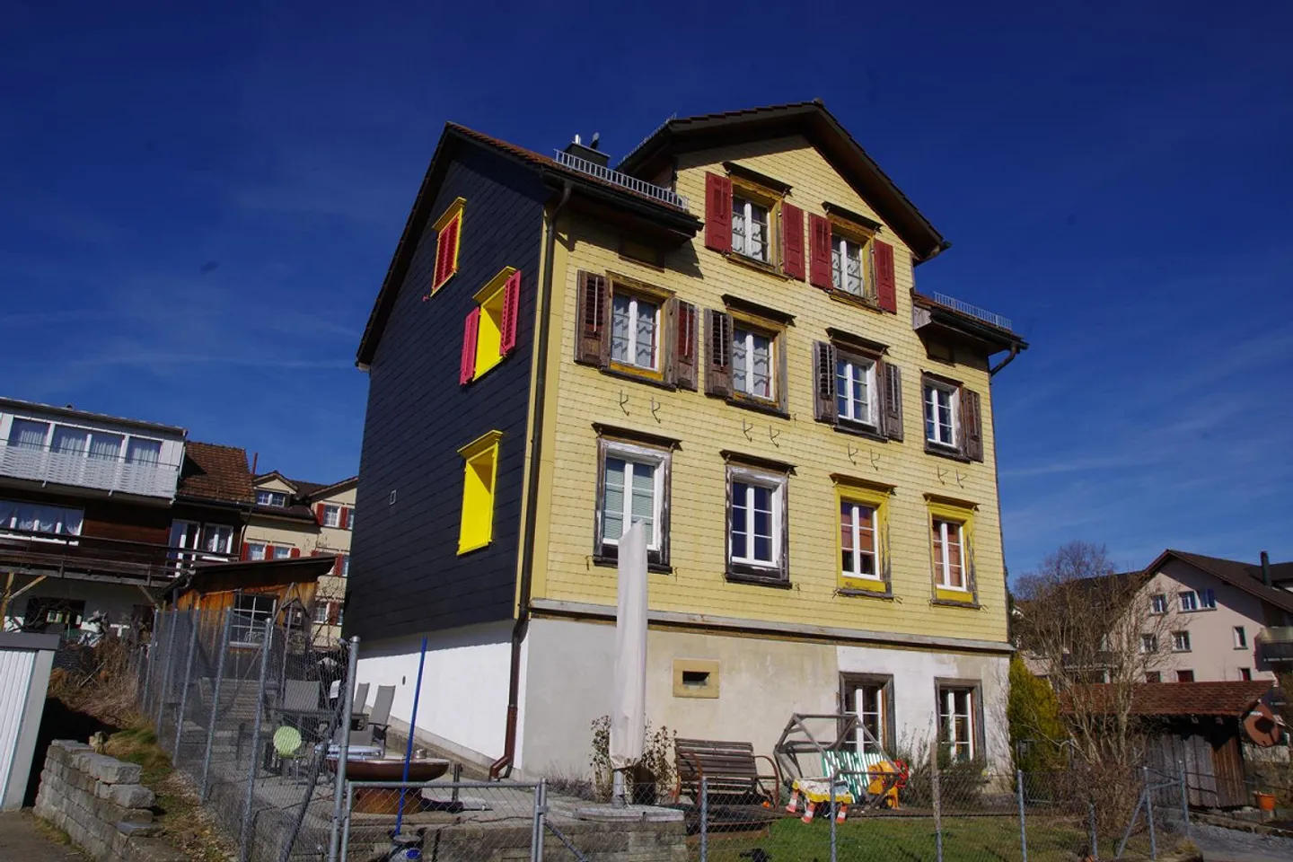 Grande Casa Unifamiliare in Posizione Centrale - Foto 3 di 4