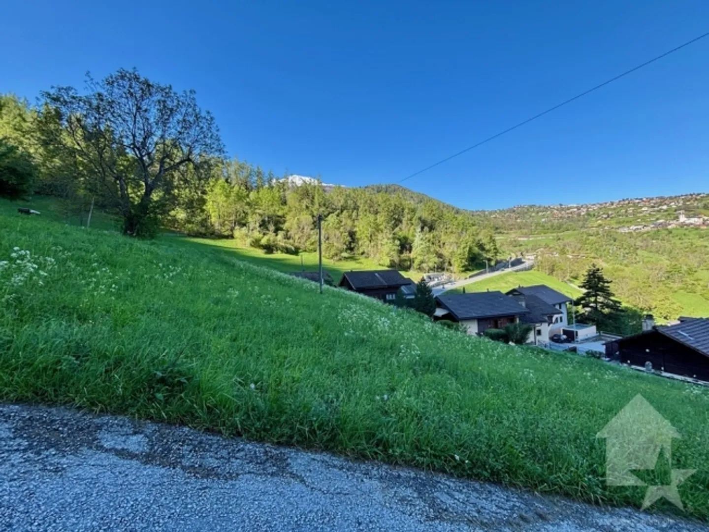Land in individual housing zone - Photo 3 of 4
