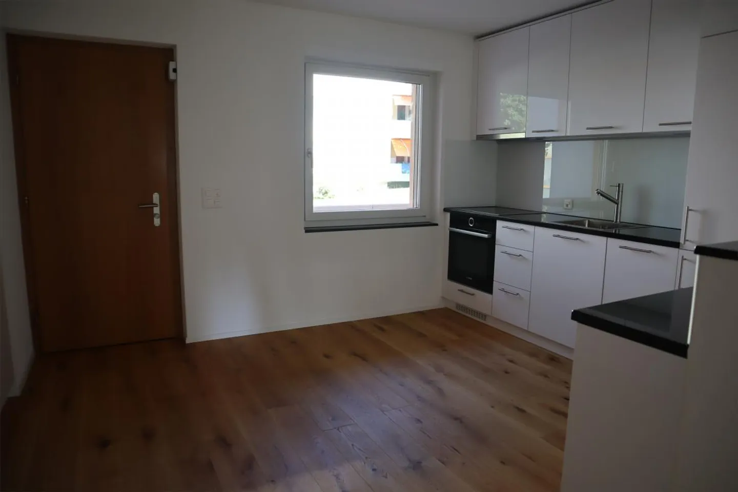 Condominium moderne neuf de 2,5 pièces à louer - Photo 3 sur 14