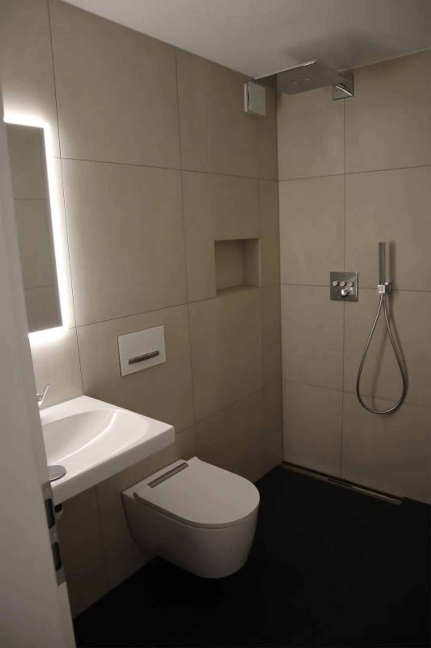 Condominium moderne neuf de 2,5 pièces à louer - Photo 10 sur 14