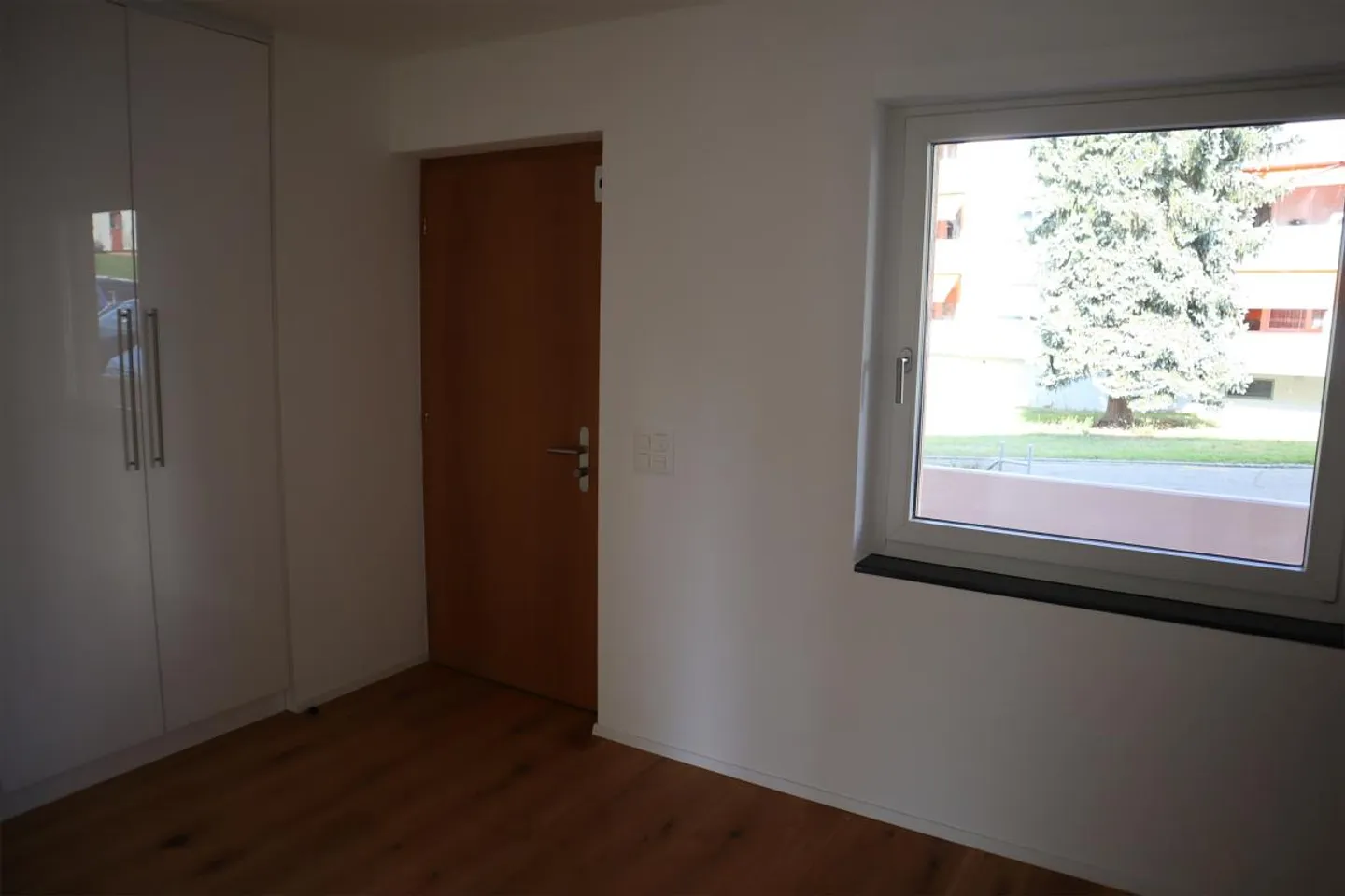 Condominium moderne neuf de 2,5 pièces à louer - Photo 12 sur 14