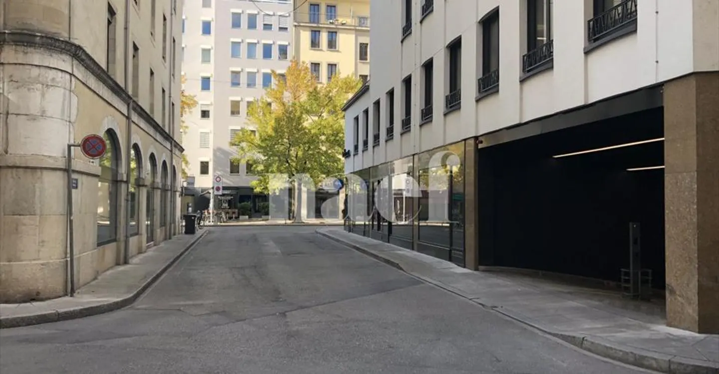 Motorcycle Parking in the Bergues - Photo 2 of 3