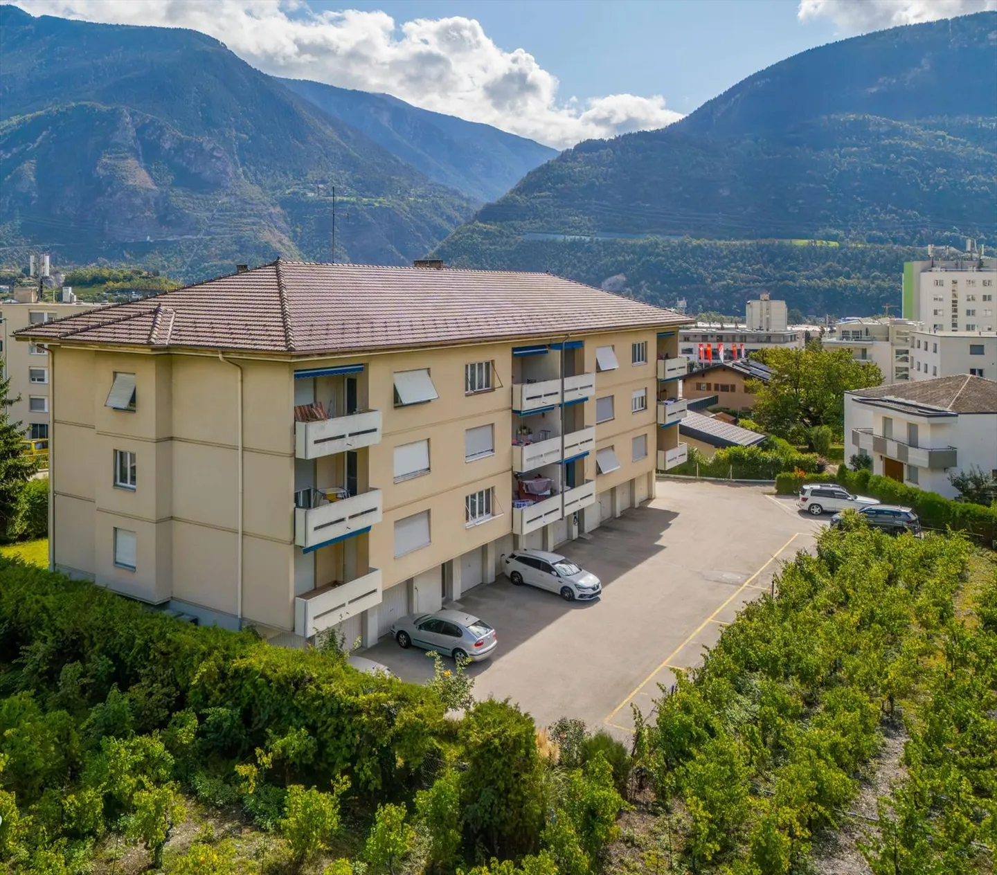 3.5 Room Apartment - Photo 2 of 11