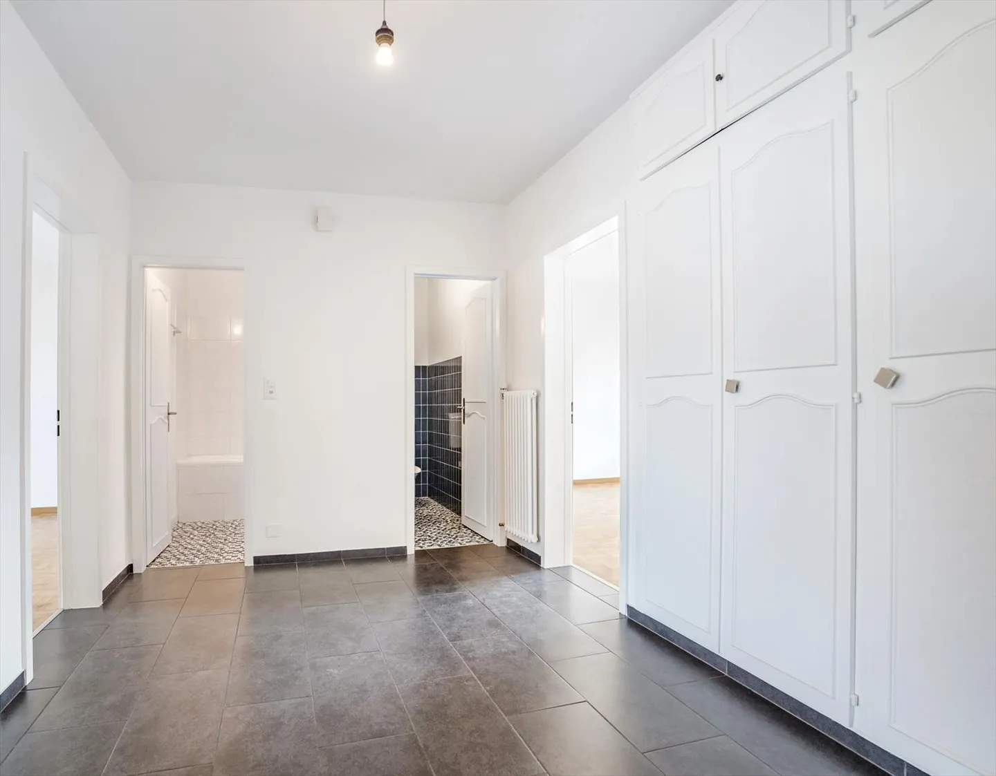 3.5 Room Apartment - Photo 3 of 11