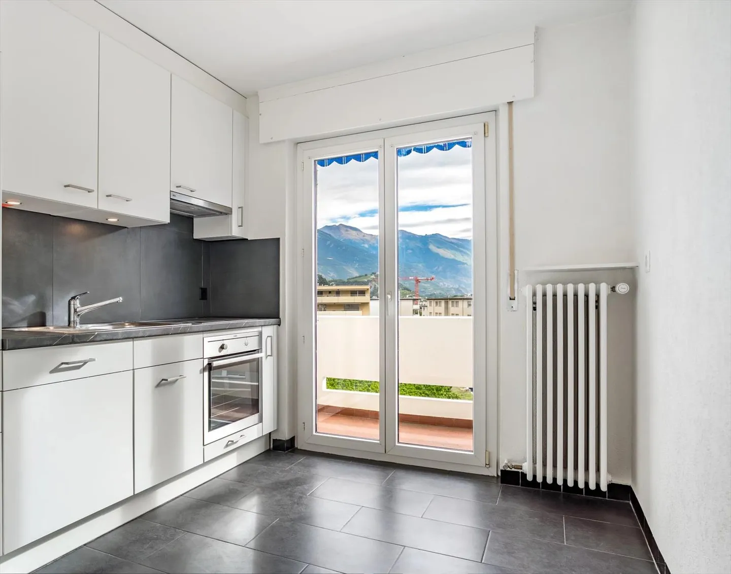 3.5 Room Apartment - Photo 4 of 11