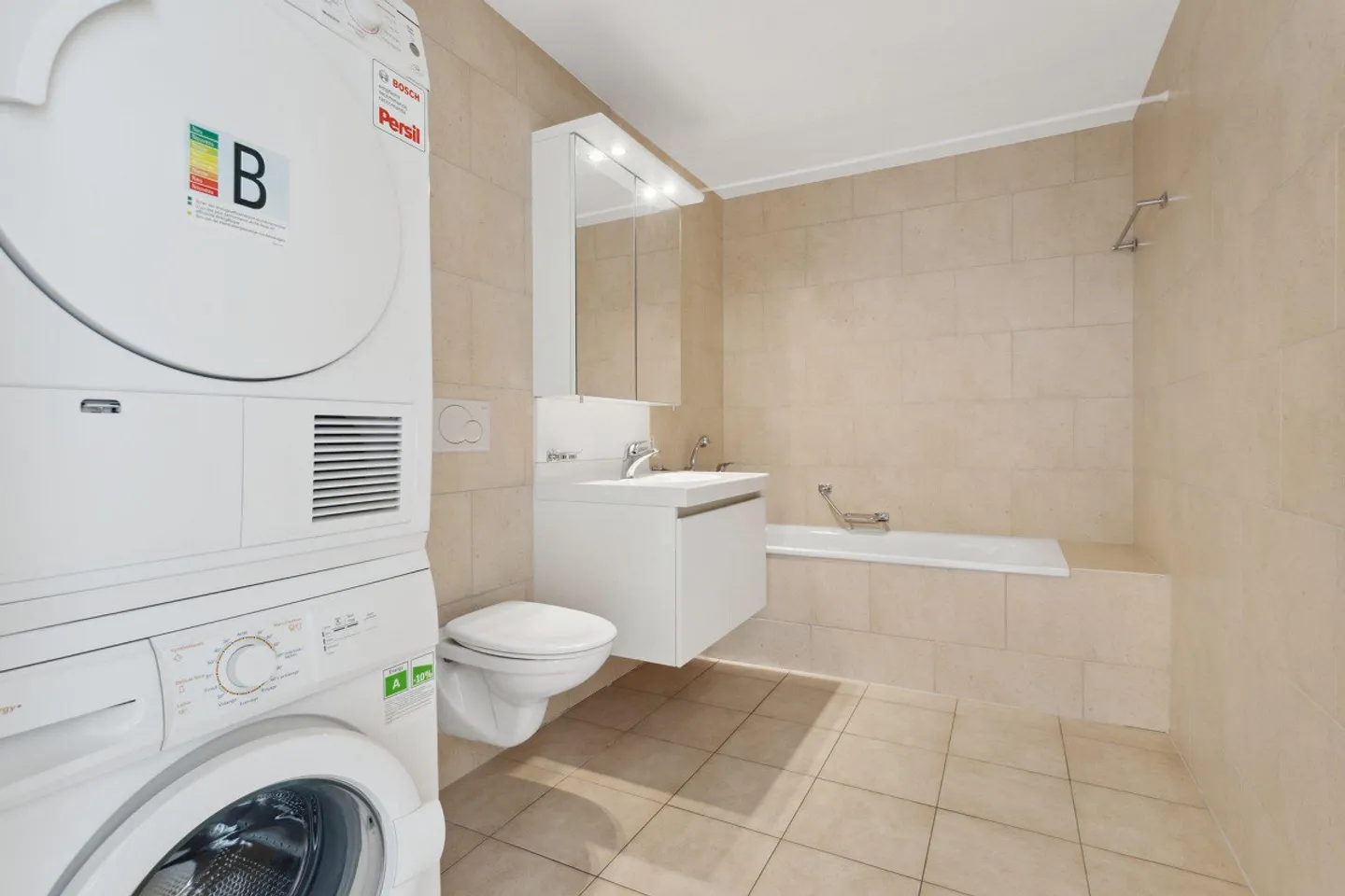 Absolute comfort with private washing column - Photo 3 of 5