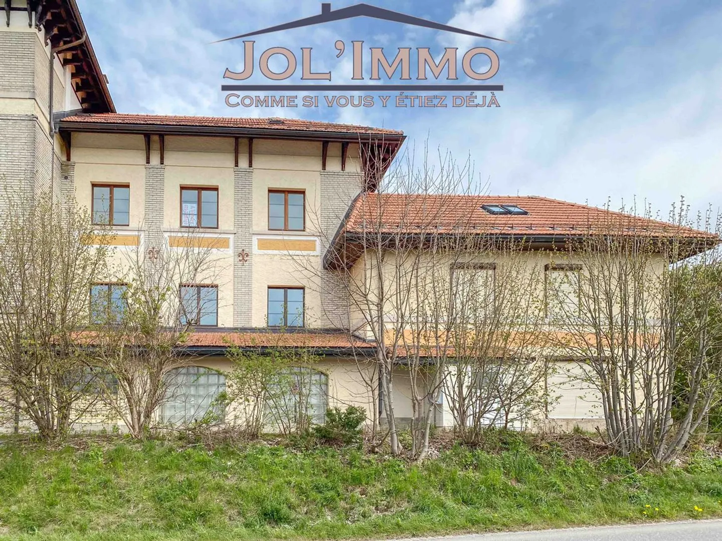 Appartement Charmant avec Studio - Photo 2 sur 12