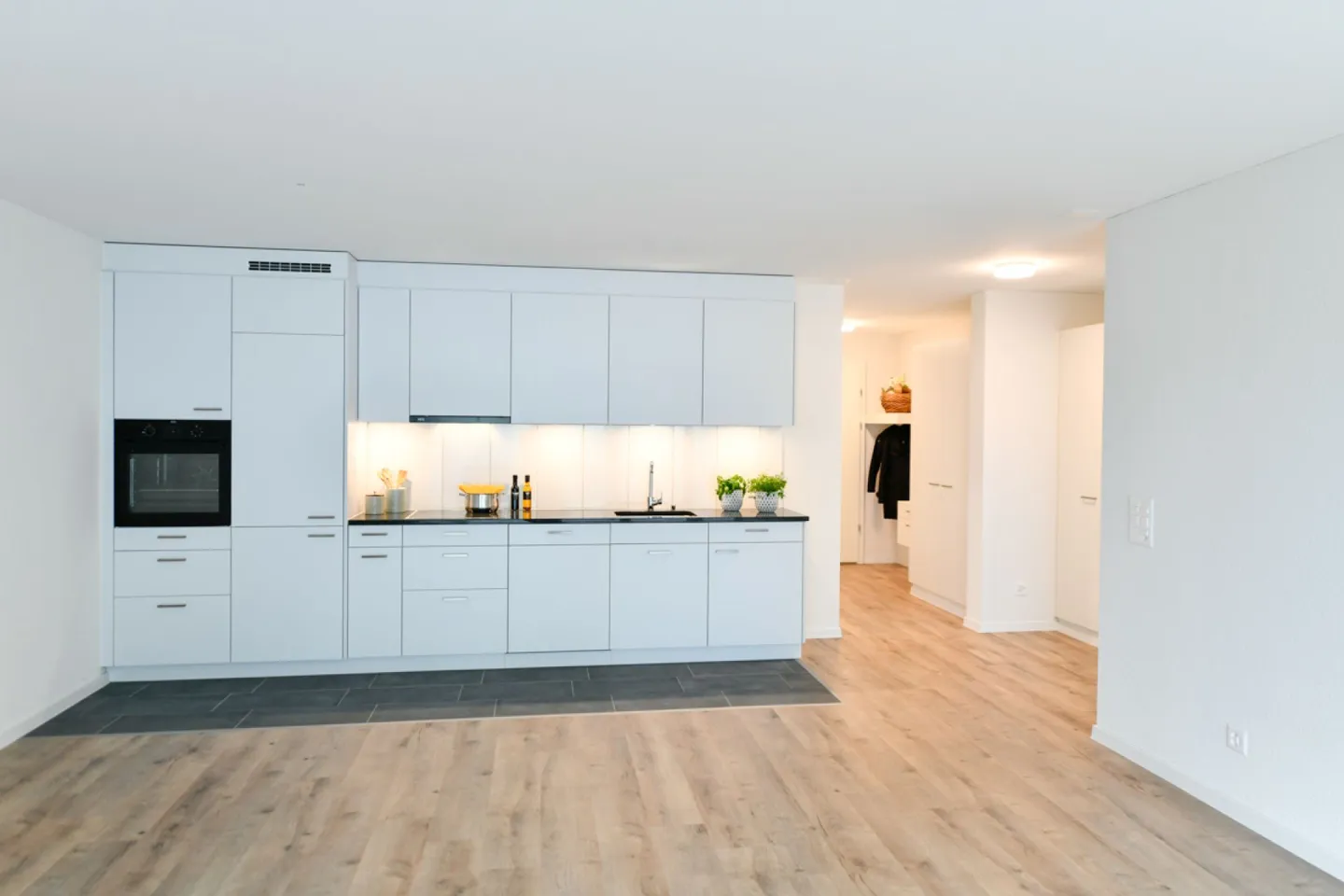 VIE CENTRALE ET NATURELLE: Appartement de 3.5 pièces - Photo 2 sur 8