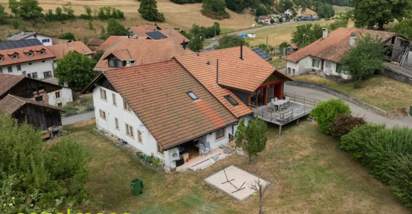 House with 2 apartments - Photo 1 of 12