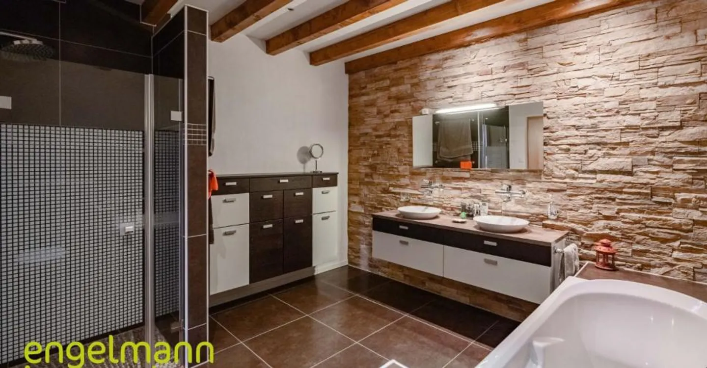 House with 2 apartments - Photo 8 of 12