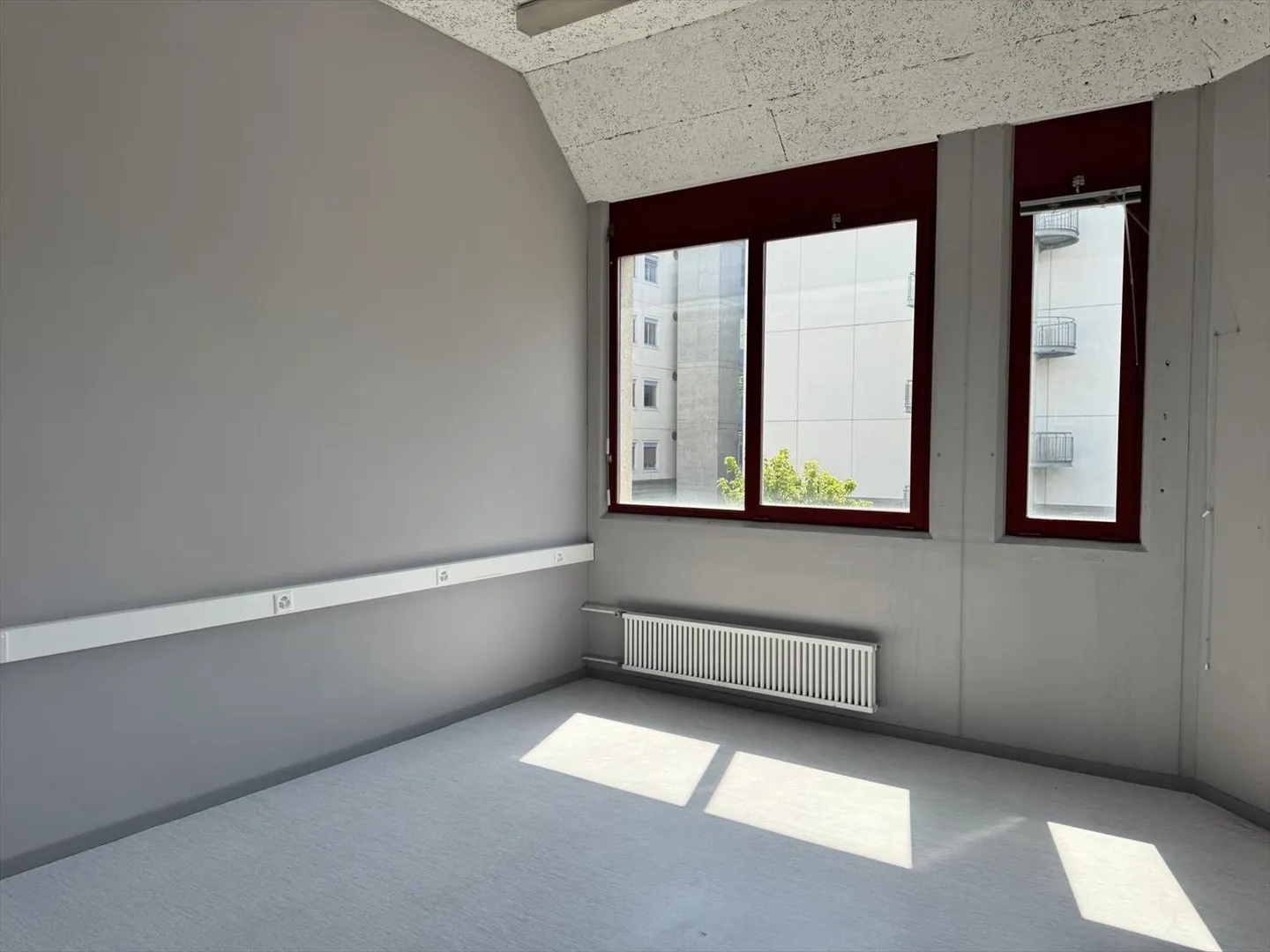 Atelier lumineux de 365 m² à Meyrin - Photo 3 sur 9