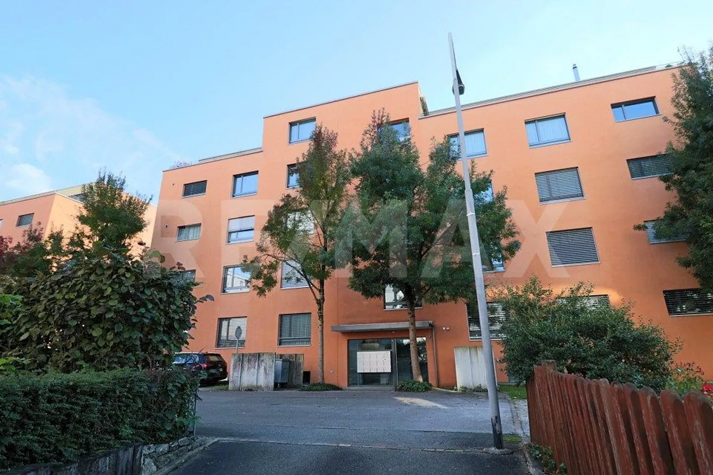 In the heart of Dietikon - in a quiet residential area - Photo 1 of 5