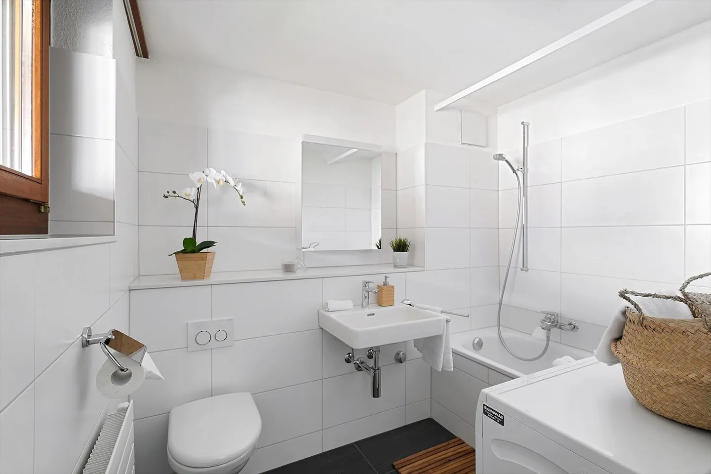 Charming Maisonette Apartment with Lots of Character - Baselmattweg 142a - Photo 6 of 12