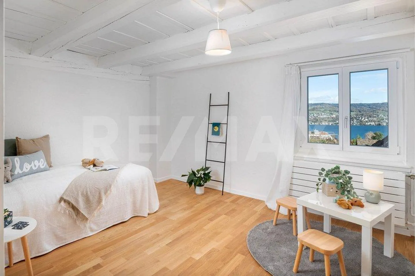 Maison de coin de 5 pièces fraîchement rénovée avec vue sur le lac ! - Photo 9 sur 13