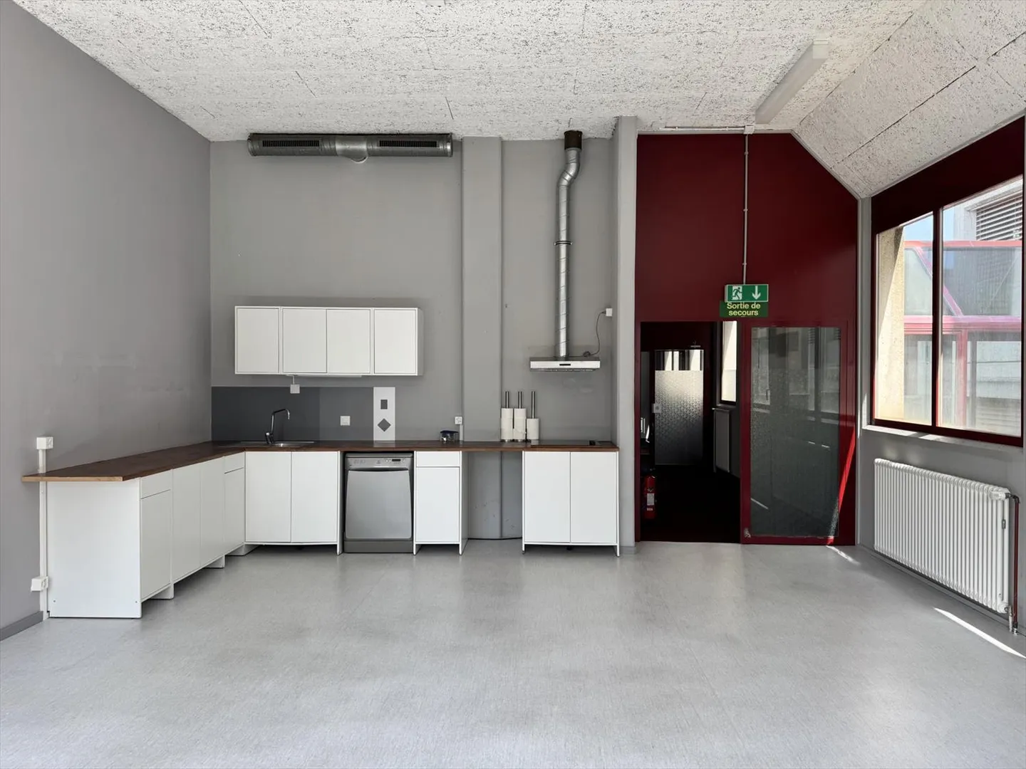 Atelier lumineux de 365 m² à Meyrin - Photo 4 sur 9