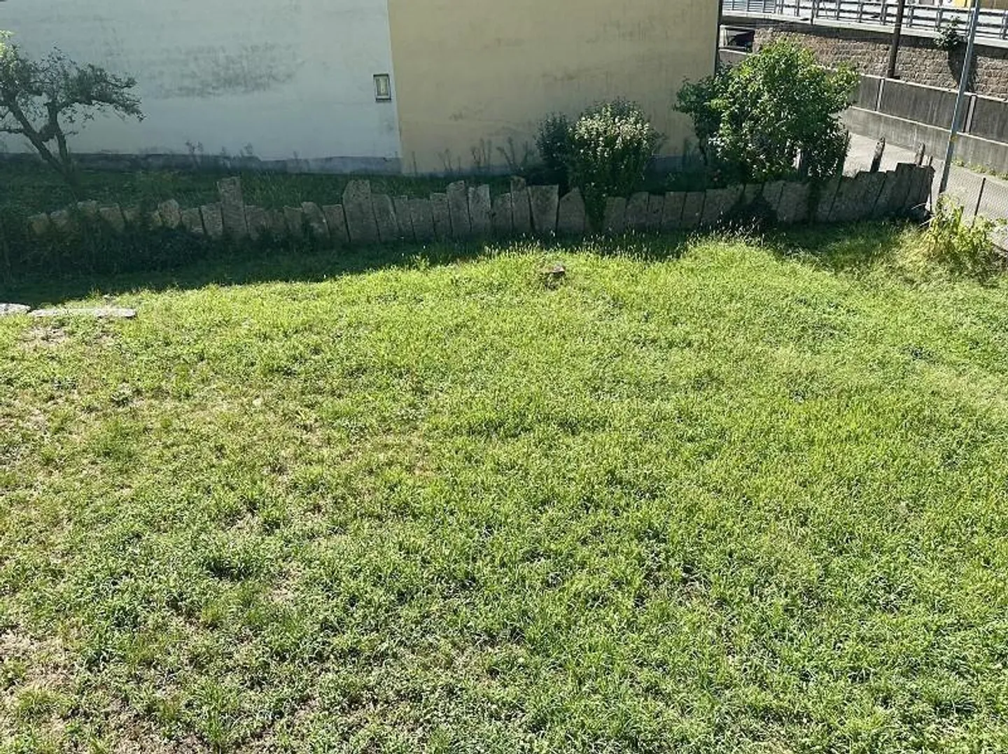 Grande maison de village à agrandir avec terrain à bâtir dans un endroit central avec vue... - Photo 15 sur 25