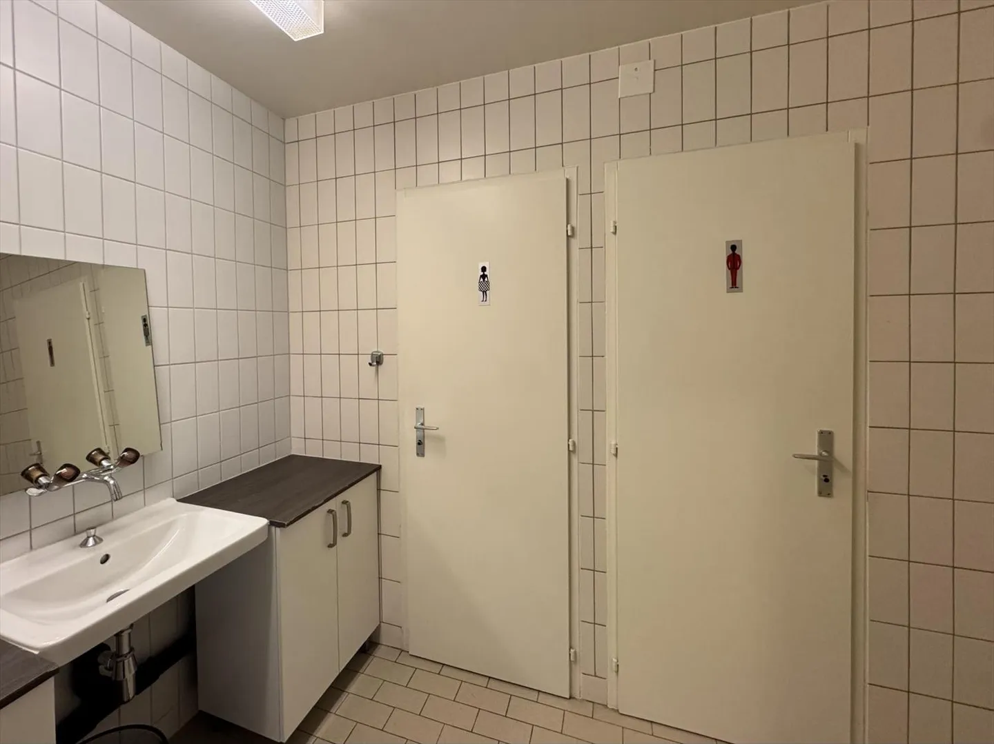 Atelier lumineux de 365 m² à Meyrin - Photo 6 sur 9